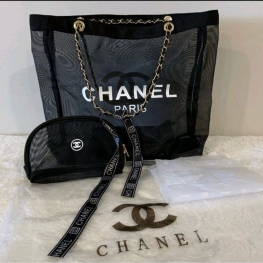 CHANEL
Chanel Mesh tote Bag included
Makeup Pouch